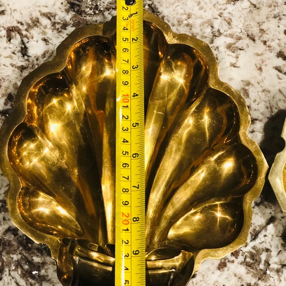VINTAGE BRASS SCALLOPED CLAM SHELL SCOUNCES - Picture 3 of 8